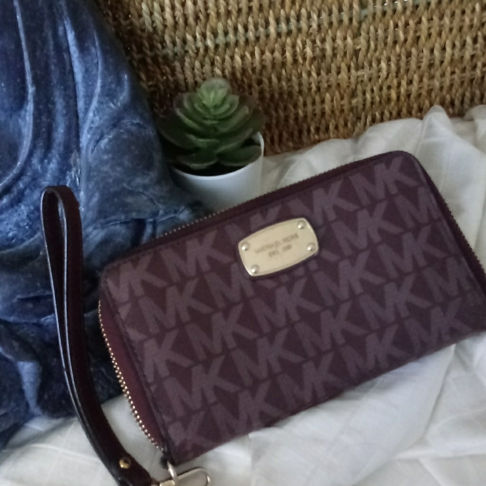 Michael Kors wristlet
